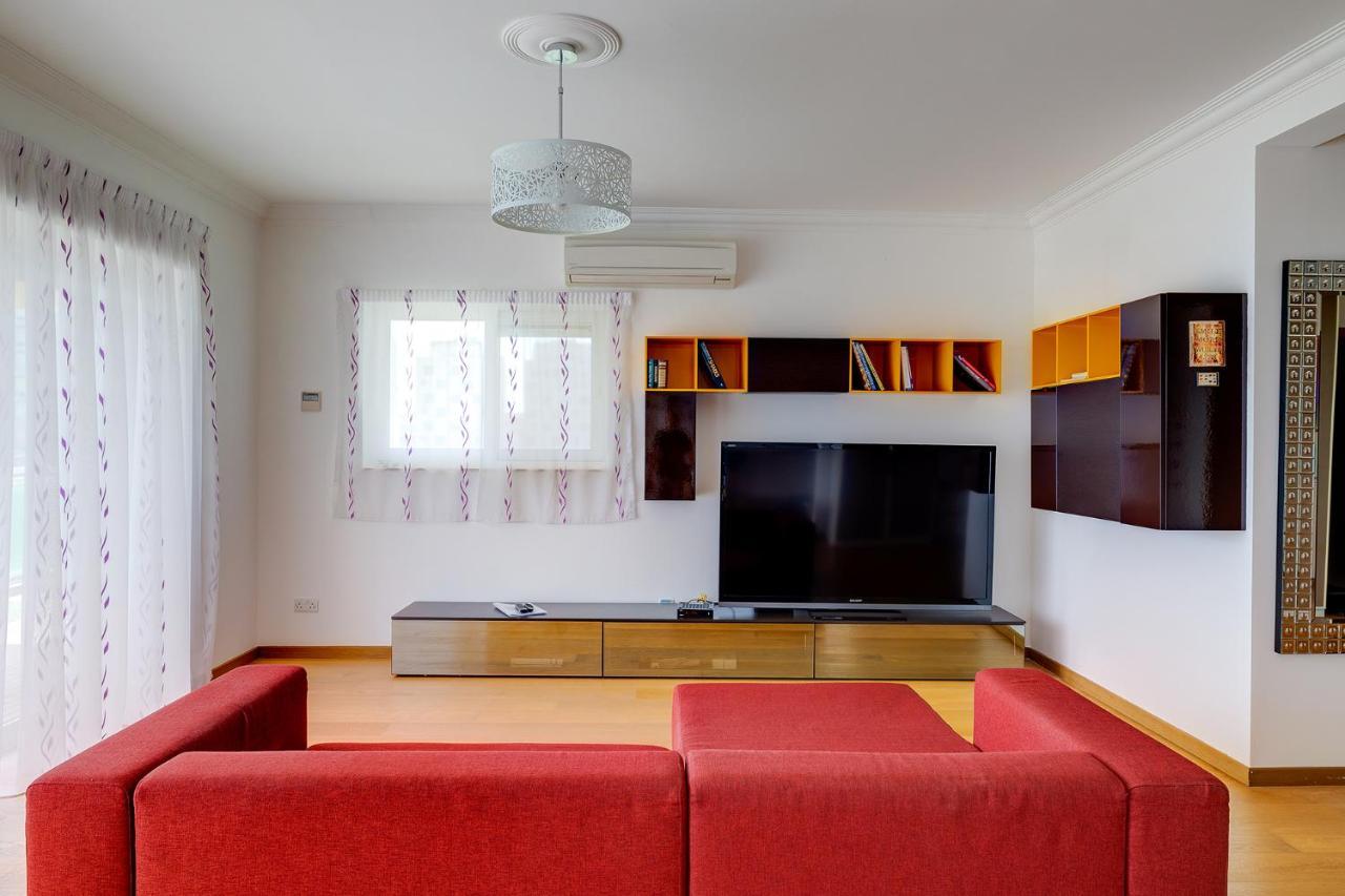 Seafront Apartment In Sliema With Pool, Upmarket Complex Exterior photo