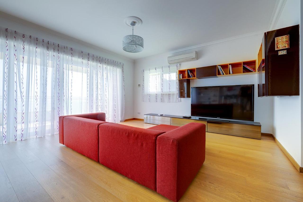Seafront Apartment In Sliema With Pool, Upmarket Complex Exterior photo