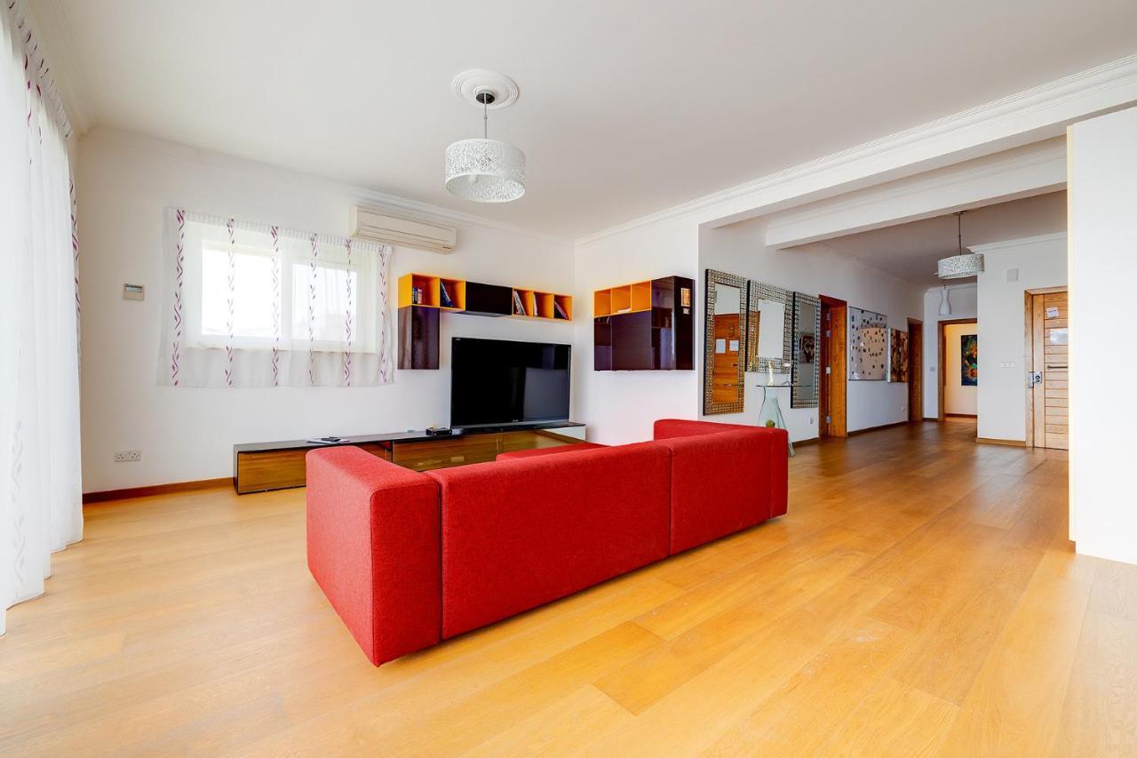 Seafront Apartment In Sliema With Pool, Upmarket Complex Exterior photo