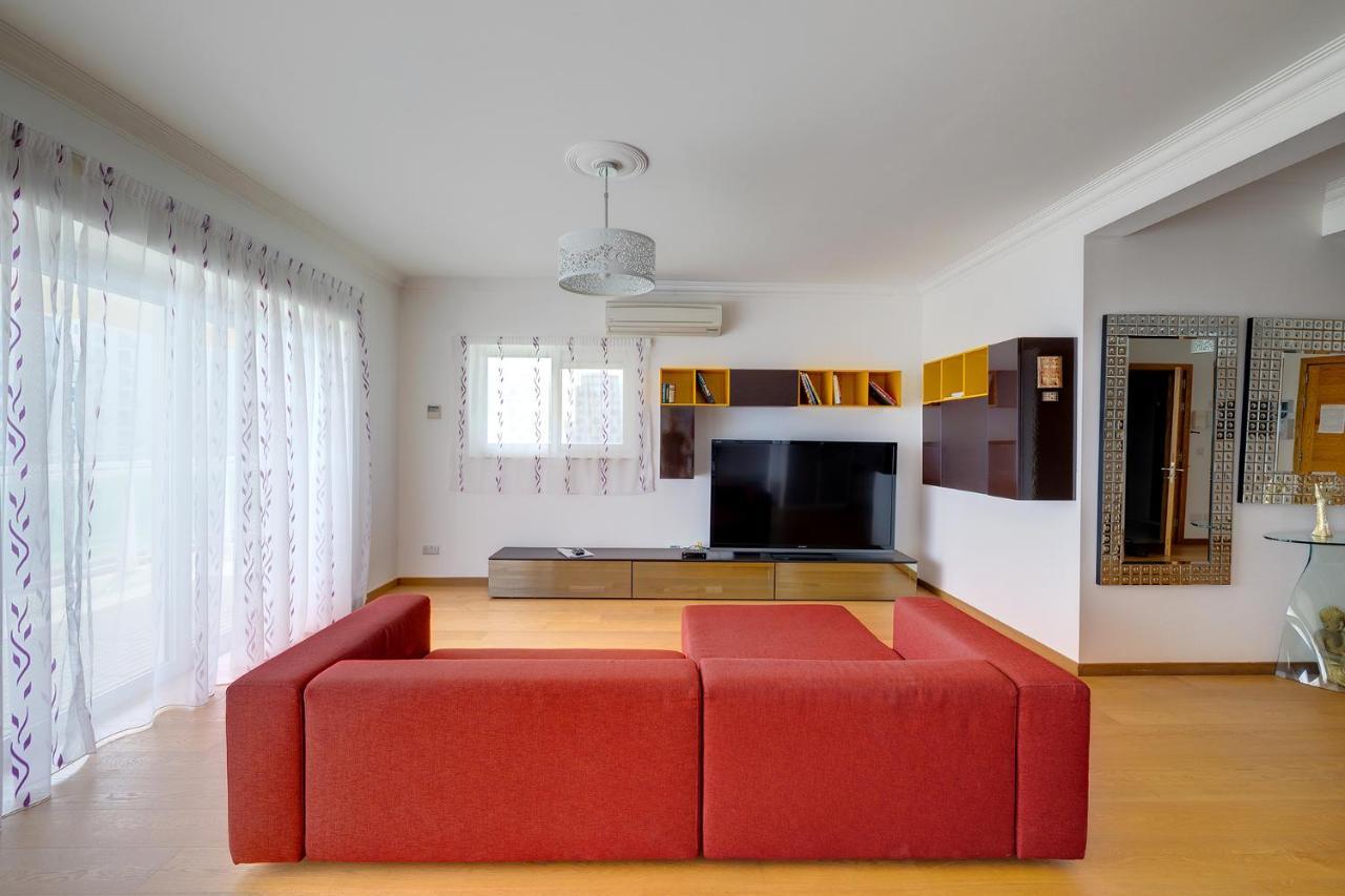 Seafront Apartment In Sliema With Pool, Upmarket Complex Exterior photo