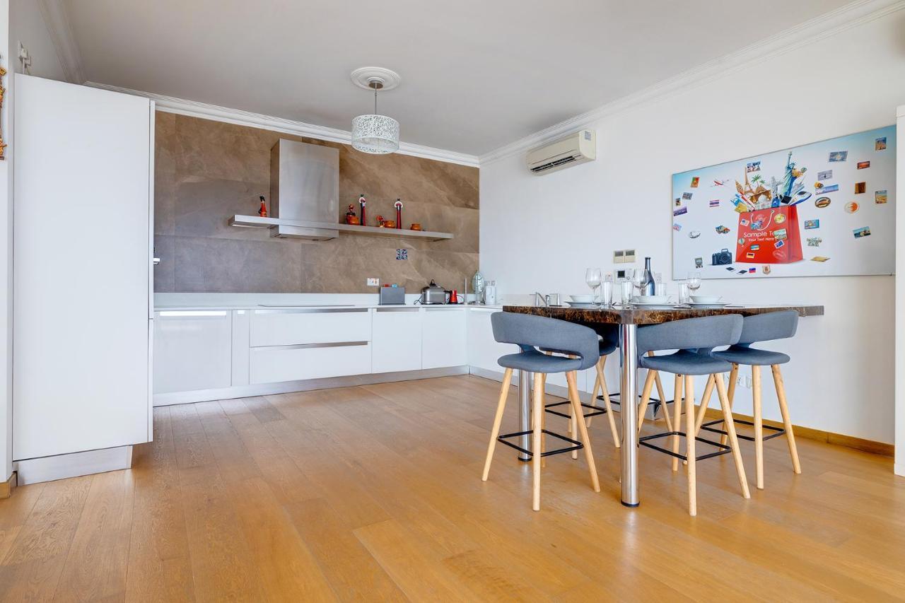 Seafront Apartment In Sliema With Pool, Upmarket Complex Exterior photo