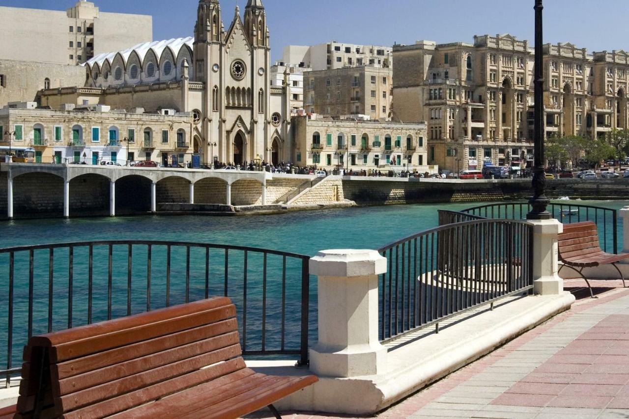 Seafront Apartment In Sliema With Pool, Upmarket Complex Exterior photo