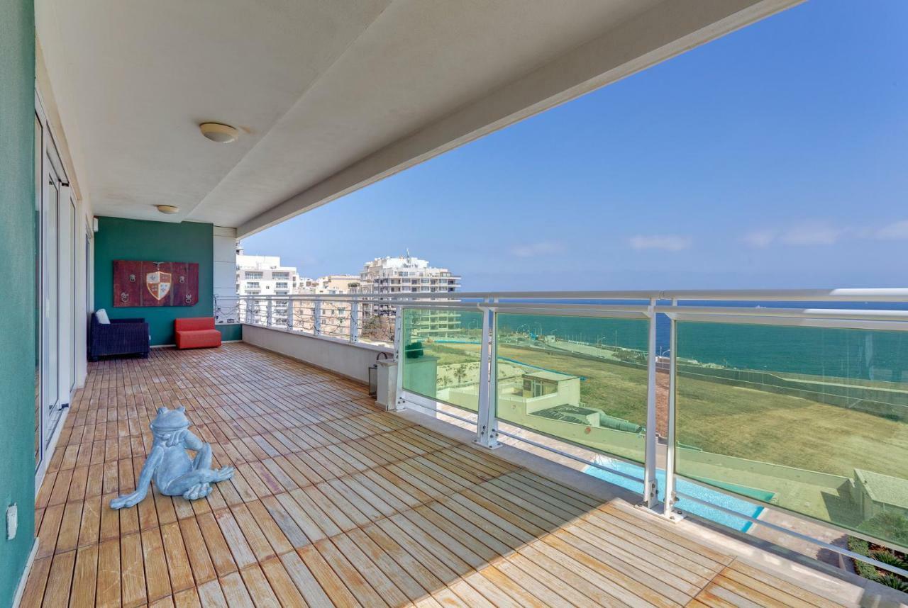 Seafront Apartment In Sliema With Pool, Upmarket Complex Exterior photo