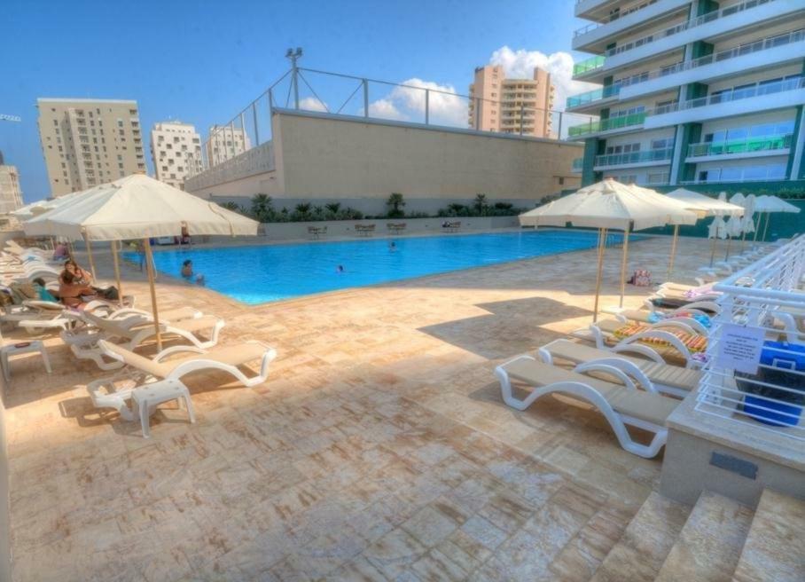 Seafront Apartment In Sliema With Pool, Upmarket Complex Exterior photo